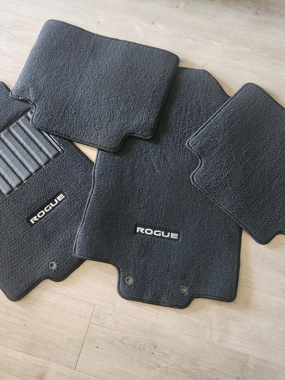Floor Mats, Carpet - Nissan (999E2-G2000)